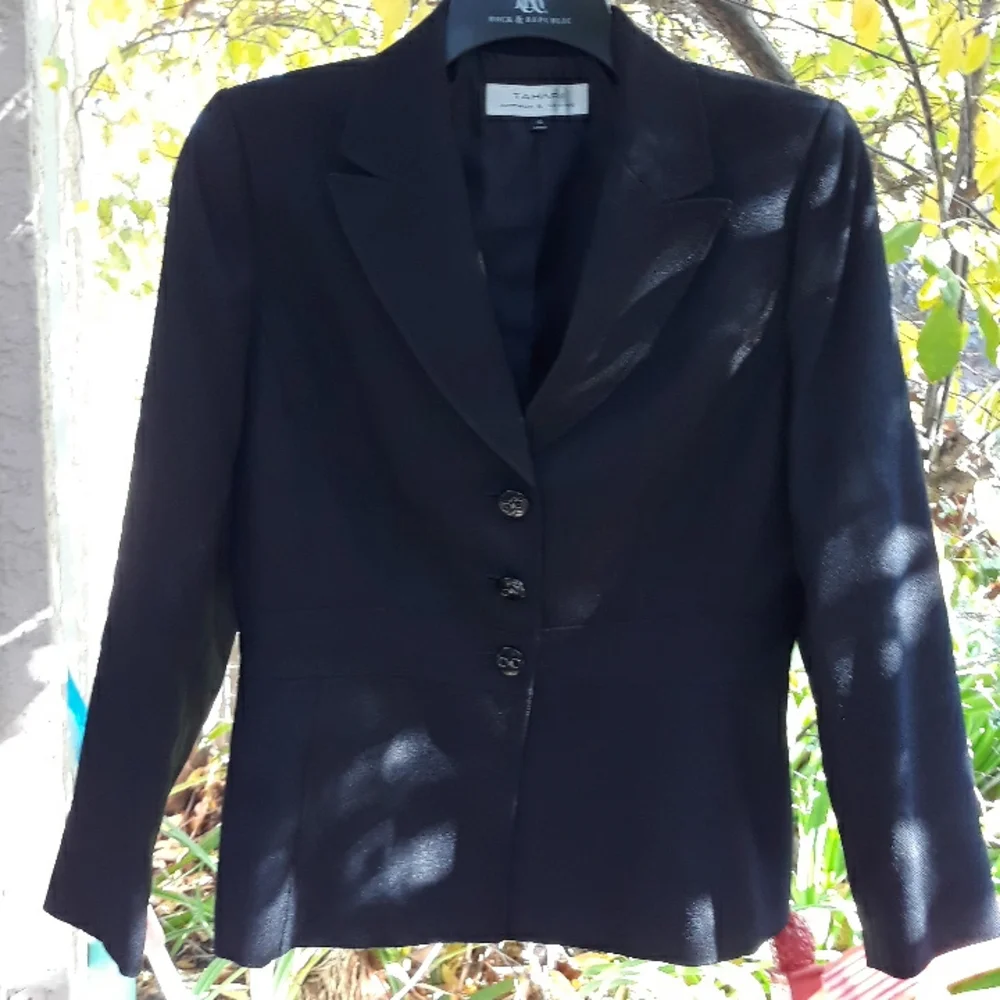 Tahari Blazer, Black, EXCELLENT condition!! - Picture 2 of 4